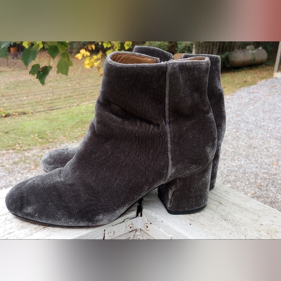Franco Sarto Gray Velvet heeled Booties. Sz. 8 - Picture 2 of 7
